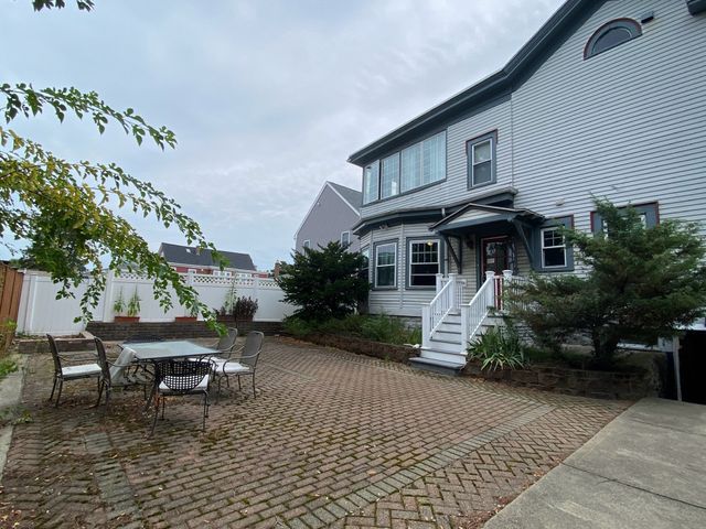 12 Bradbury Ave 12, Medford, MA 02155