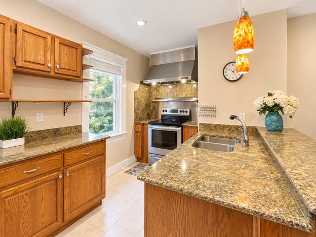 12 Bradbury Ave 12, Medford, MA 02155