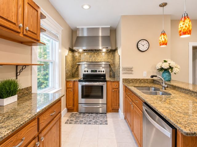 12 Bradbury Ave 12, Medford, MA 02155