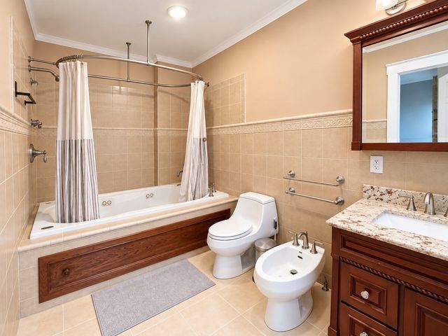 12 Bradbury Ave 12, Medford, MA 02155