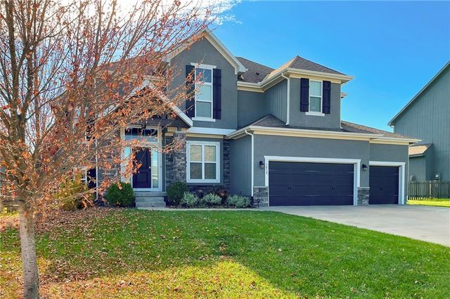 1012 SE Auburn Court, Blue Springs, MO 64014