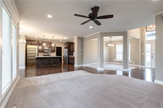 1012 SE Auburn Court, Blue Springs, MO 64014