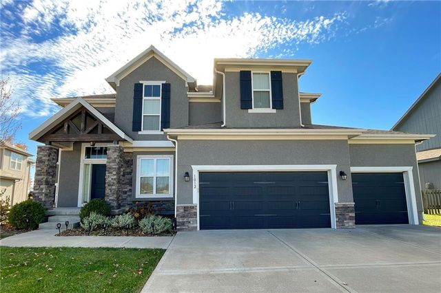 1012 SE Auburn Court, Blue Springs, MO 64014