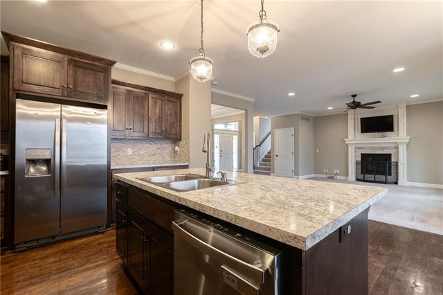 1012 SE Auburn Court, Blue Springs, MO 64014