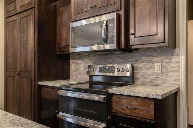 1012 SE Auburn Court, Blue Springs, MO 64014