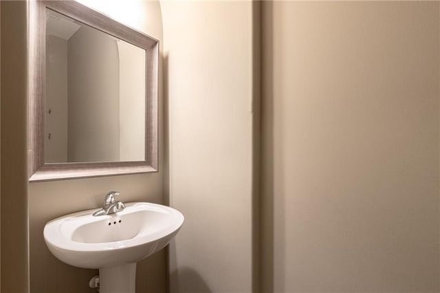 1012 SE Auburn Court, Blue Springs, MO 64014