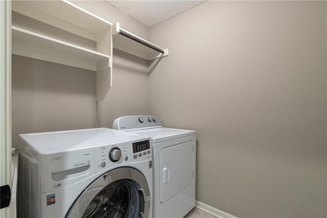 1012 SE Auburn Court, Blue Springs, MO 64014