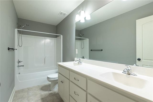 1012 SE Auburn Court, Blue Springs, MO 64014