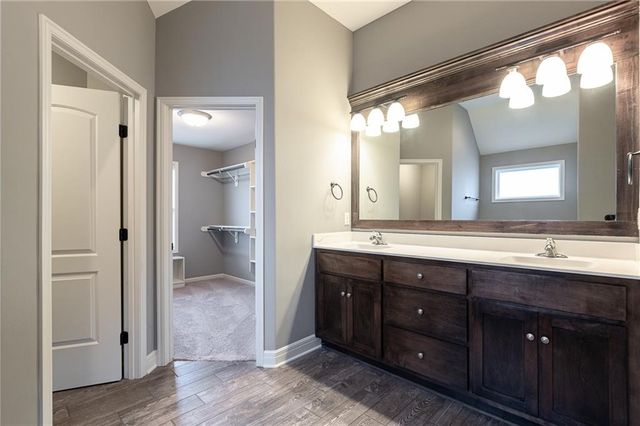 1012 SE Auburn Court, Blue Springs, MO 64014