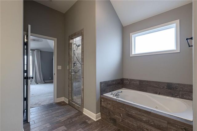 1012 SE Auburn Court, Blue Springs, MO 64014