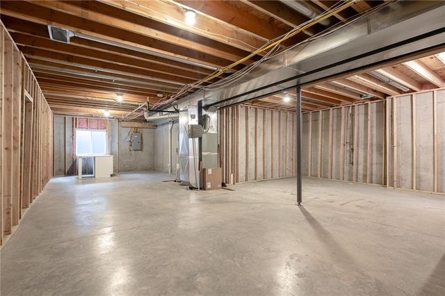 1012 SE Auburn Court, Blue Springs, MO 64014