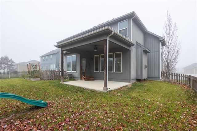 1012 SE Auburn Court, Blue Springs, MO 64014