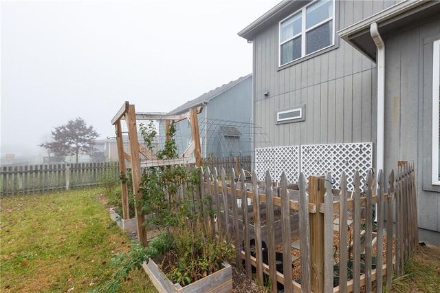 1012 SE Auburn Court, Blue Springs, MO 64014