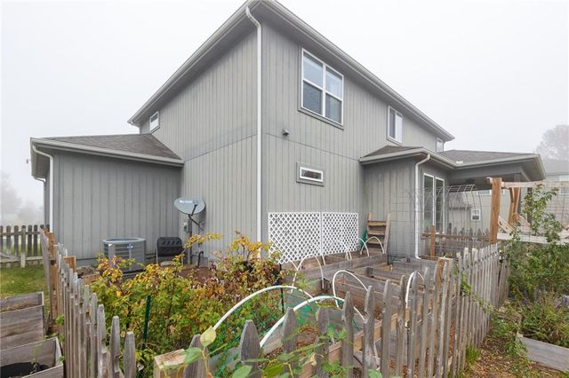 1012 SE Auburn Court, Blue Springs, MO 64014