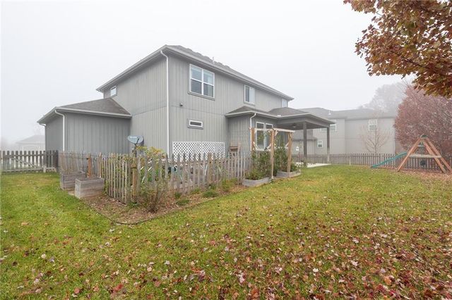 1012 SE Auburn Court, Blue Springs, MO 64014