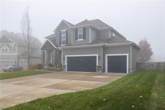 1012 SE Auburn Court, Blue Springs, MO 64014