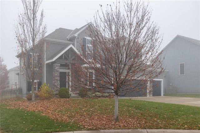 1012 SE Auburn Court, Blue Springs, MO 64014