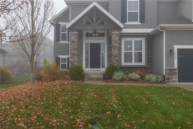 1012 SE Auburn Court, Blue Springs, MO 64014