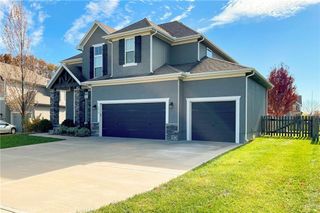 1012 SE Auburn Court, Blue Springs, MO 64014