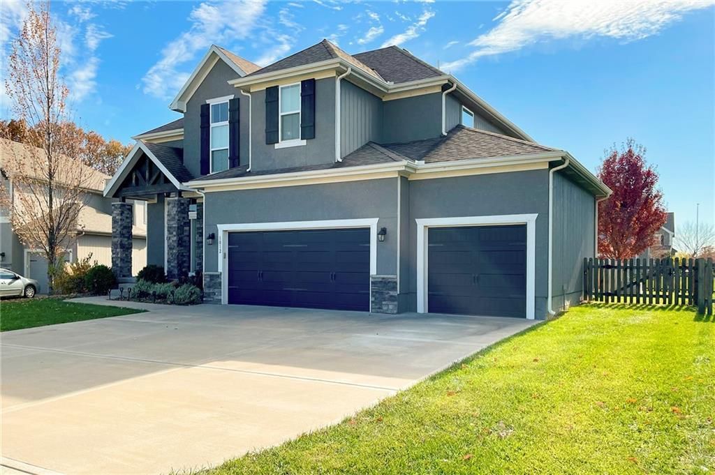 1012 SE Auburn Court, Blue Springs, MO 64014