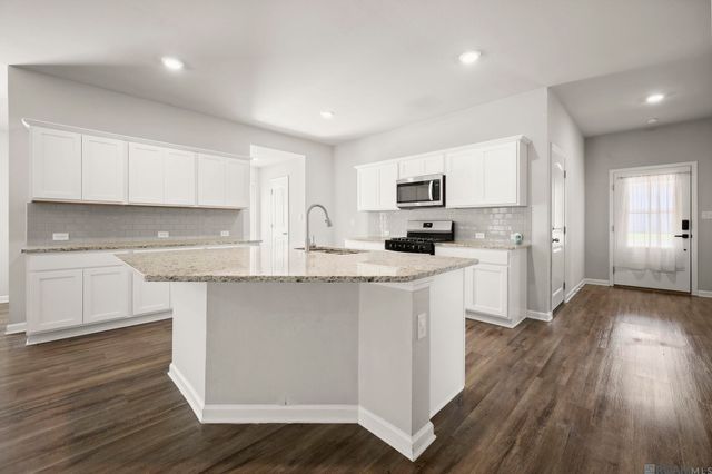 12721 Fowler Dr, Denham Springs, LA 70706