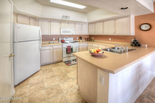 1598 N Paseo La Tinaja, Green Valley, AZ 85614