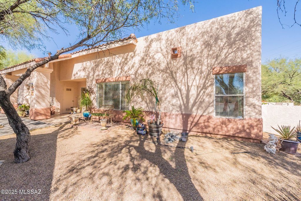 1598 N Paseo La Tinaja, Green Valley, AZ 85614