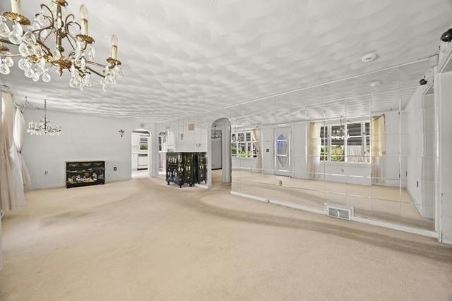 21 South Ave, Taunton, MA 02780