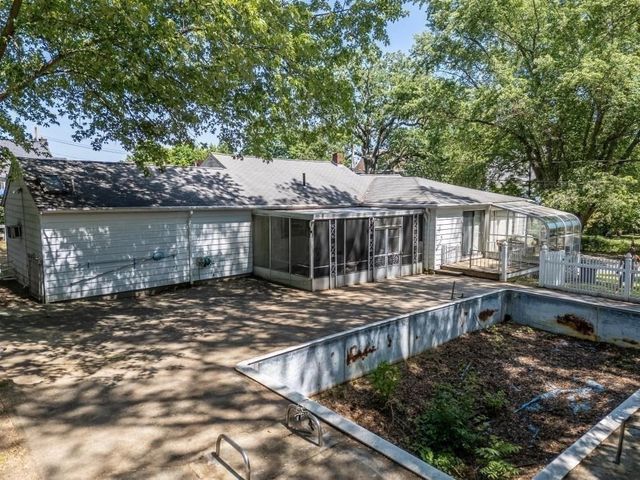 21 South Ave, Taunton, MA 02780