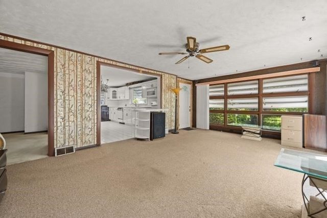 21 South Ave, Taunton, MA 02780