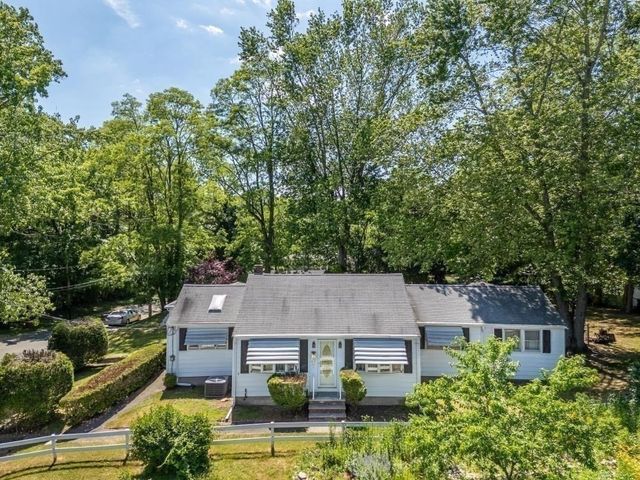 21 South Ave, Taunton, MA 02780