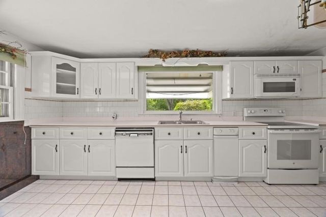 21 South Ave, Taunton, MA 02780