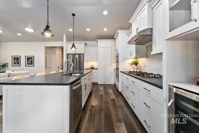 6668 W Hammermill Dr, Boise, ID 83714
