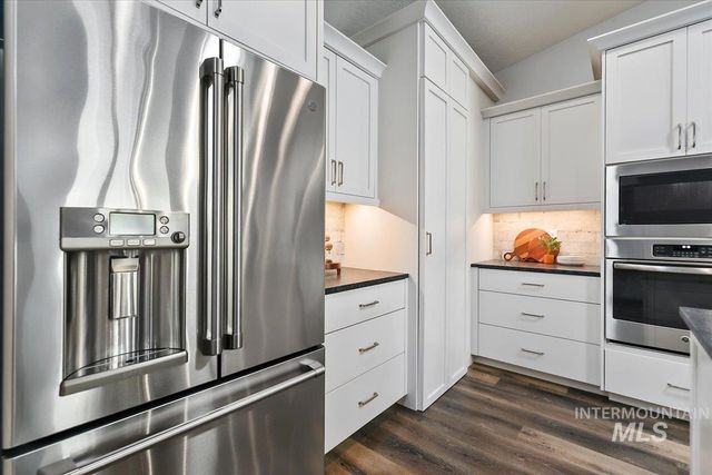 6668 W Hammermill Dr, Boise, ID 83714