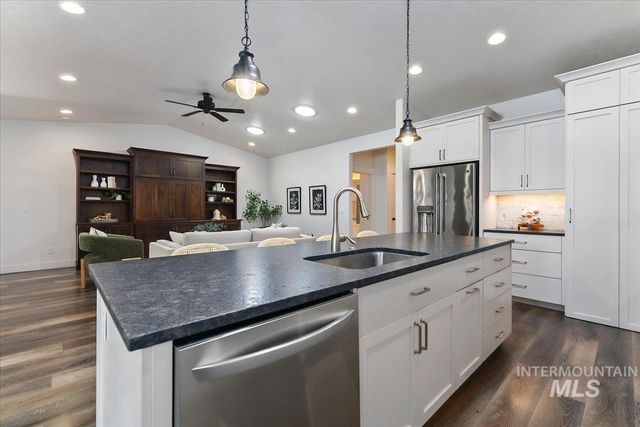 6668 W Hammermill Dr, Boise, ID 83714