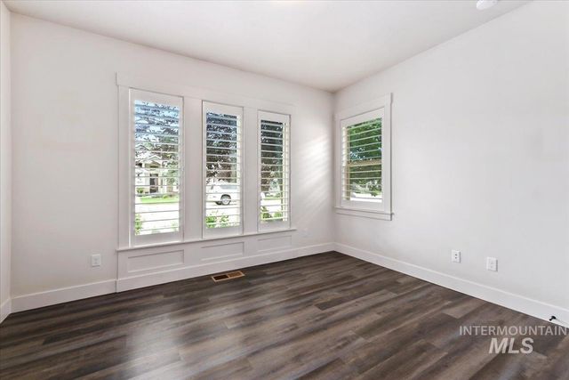 6668 W Hammermill Dr, Boise, ID 83714