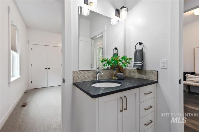 6668 W Hammermill Dr, Boise, ID 83714