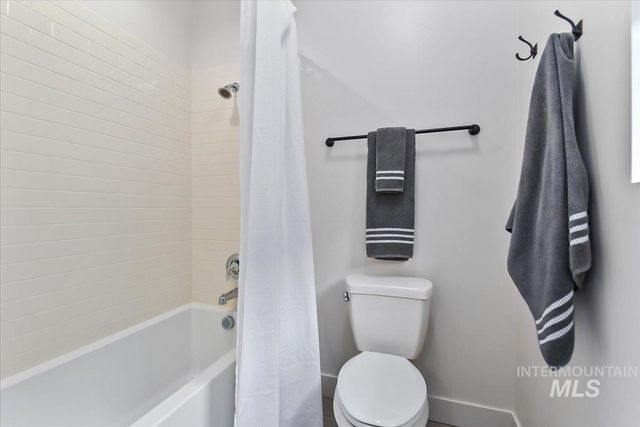6668 W Hammermill Dr, Boise, ID 83714