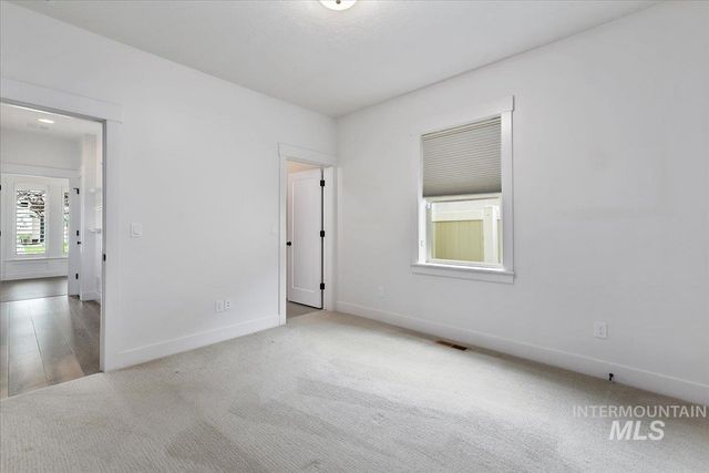 6668 W Hammermill Dr, Boise, ID 83714
