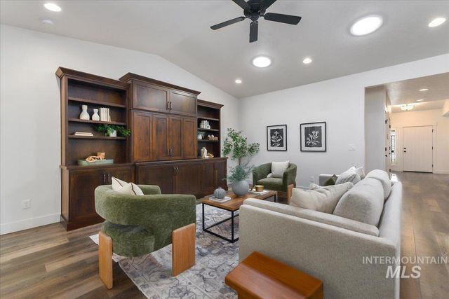 6668 W Hammermill Dr, Boise, ID 83714