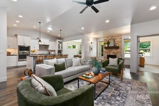 6668 W Hammermill Dr, Boise, ID 83714