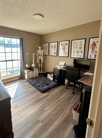 1005 Waverly Drive, Arlington, TX 76015