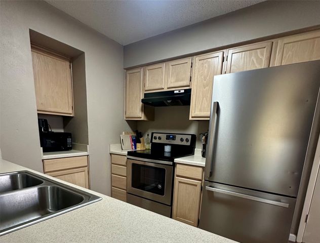 1005 Waverly Drive, Arlington, TX 76015