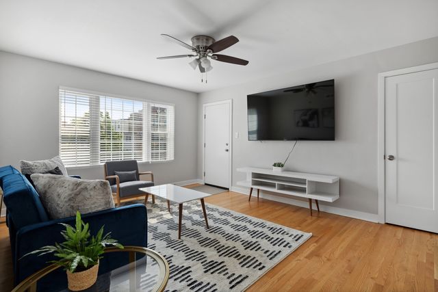 136 Ridge Avenue 2, Evanston, IL 60202