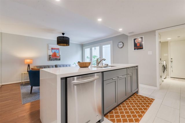 2324 Steel Street 20, Houston, TX 77098