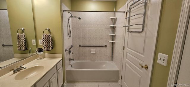 24 N De Baun Avenue 303, Suffern, NY 10901