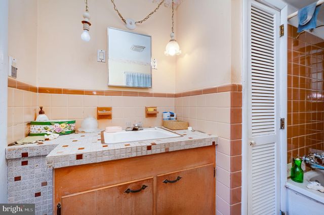 1430 LOGAN ST, Reading, PA 19607