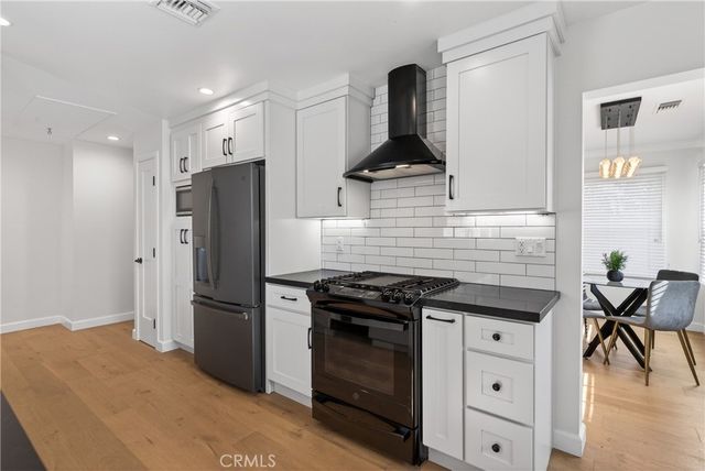 10415 Cumpston, North Hollywood, CA 91601