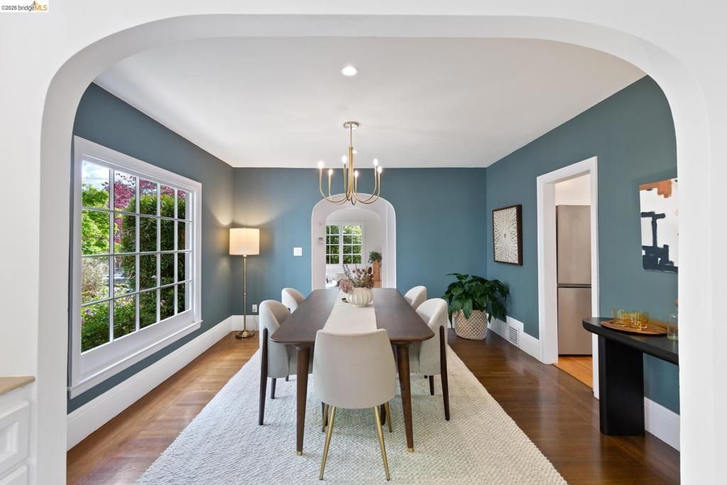 Image 10 of property listing at 15 Claremont Cres, Berkeley, CA 94705