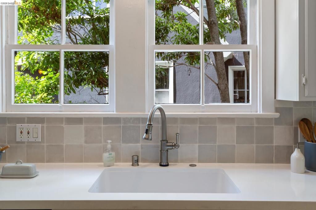 Image 14 of property listing at 15 Claremont Cres, Berkeley, CA 94705